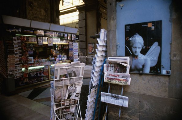 Giornalaio Firenze 2001